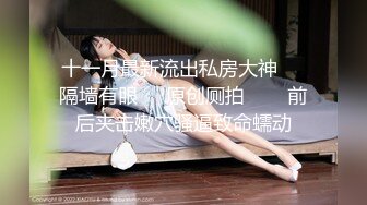 两01年萝莉萌妹双飞，一人一套连体网袜，帮忙抬腿看着姐妹被操