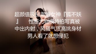 对着镜子拿着摄像机和丝袜美女地上搞到床上