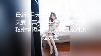 【新片速遞】  蓝光眼镜的妹子特写道具自慰插白虎穴塞的满满的 表情销魂淫水很多 