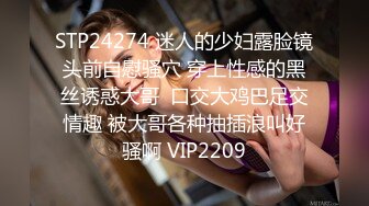 年轻就是嫩啊趁着蜜桃臀妹妹做完运动没力气扒了她的内裤就是一顿操