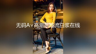 歌厅探花专攻KTV小姐姐4P深夜场，叫来两个妹子唱唱歌，一起蹲着口交抬腿抽插，翘起屁股后入猛操