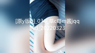 《母子乱伦》趁着中午家里没人还是忍不住冒险和妈妈打一炮 开始不同意但是一摸就像换了个人一样