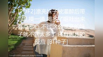 2023最新万众瞩目网红绿帽天花板【J神】私拍第七弹~定制露出3P调教开着房门肏边和男友视频边被干18V (1)