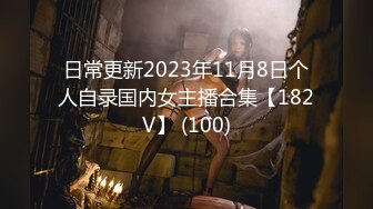 骚货开着门在床上吃鸡还不够刺激直接跪在门口 被巡楼的保安看到 骚货听到开门声有人来了舔的更卖力 可惜保安没停下加入战斗