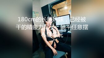 【新速片遞】 小吃店女厕偷拍多位年轻少妇嘘嘘竟然还有一位漂亮的机车美女