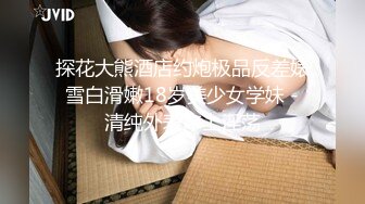 「艾希」邻家女孩花格子裙内真空勾引男友玩弄小穴