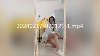 抖阴学院 DYXY009 两女一根黄瓜来接力 后台狂干挥汗如雨