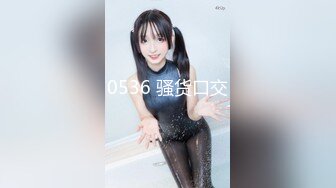 黑丝绿帽妻3p趴着后入