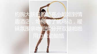 时尚小美眉Ts思妮，坐出租车小刺激，湖上和女友坐小游艇掏出光泽滑润鸡巴自慰，忍着高潮到高级餐厅餐桌上喷射，人来人往，超爽！