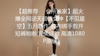 00后真会玩！绿帽故意一步步诱导妹子中途换人插入【狠货高科技看简阶】