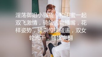 酒店女厕全景偷拍制服女职员张着小口的小黑鲍